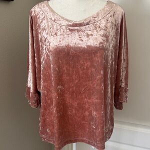 Chic Velvet Blouse in Soft Pink